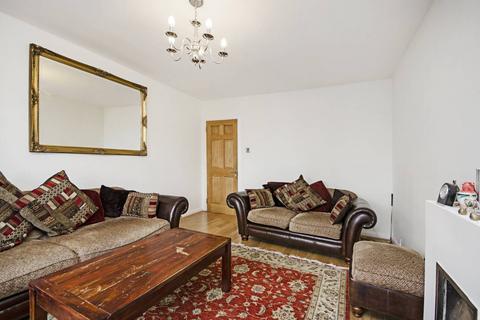 2 bedroom flat for sale, Finchley Road, Temple Fortune, London, NW11