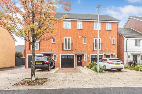 4 bedroom townhouse to rent, Havergate Way, Reading, RG2