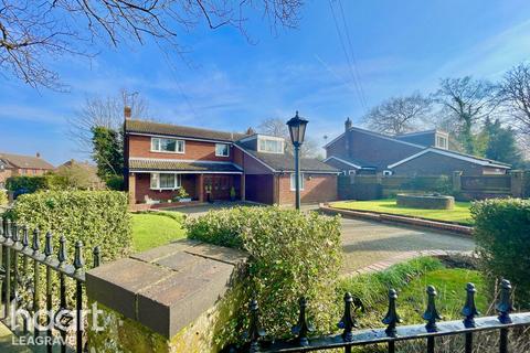 4 bedroom detached house for sale, Sharpenhoe Road, Luton