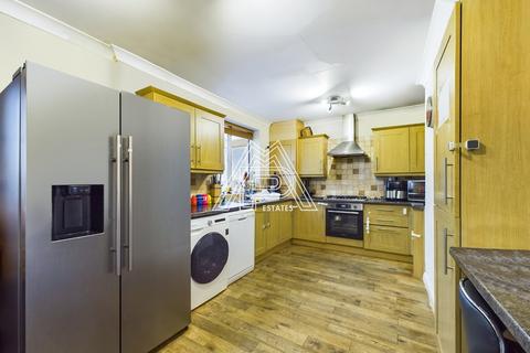 3 bedroom terraced house for sale, Fortin Way, South Ockendon, Essex, RM15 5NG