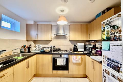 2 bedroom flat to rent, Nuxley Road, Belvedere DA17