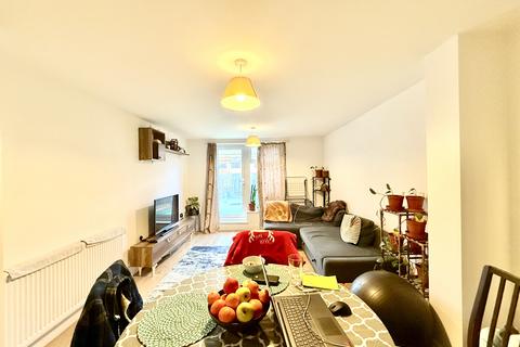 2 bedroom flat to rent, Nuxley Road, Belvedere DA17