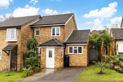 3 bedroom semi-detached house for sale, Wye Close, Crawley RH11