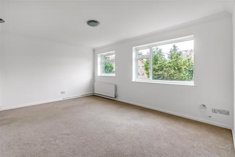 2 bedroom flat for sale, Ravenswood Court, Cliftonville, Dorking, RH4