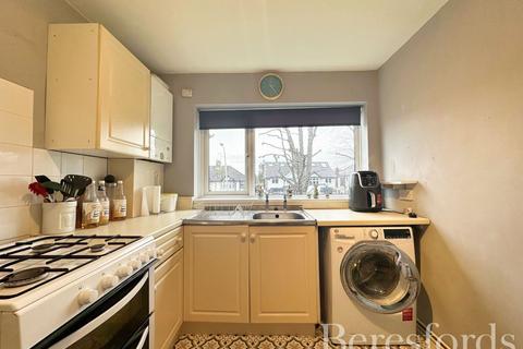 1 bedroom apartment for sale, Upminster Road, Hornchurch, RM11