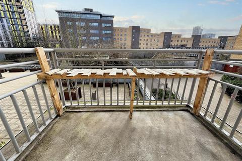 2 bedroom apartment for sale, Windmill Lane, London