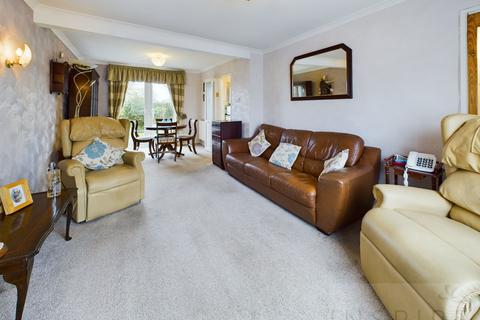 3 bedroom end of terrace house for sale, Baker Close, Crawley RH10