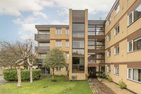 2 bedroom flat for sale, Thames Street, Sunbury-On-Thames TW16