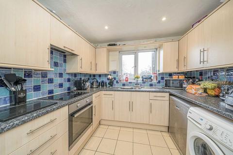 2 bedroom flat for sale, Thames Street, Sunbury-On-Thames TW16