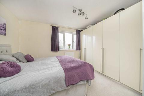 2 bedroom flat for sale, Thames Street, Sunbury-On-Thames TW16