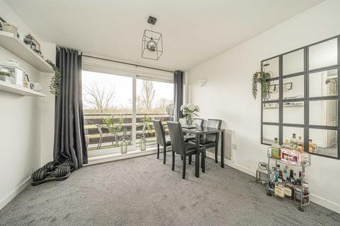 2 bedroom flat for sale, Thames Street, Sunbury-On-Thames TW16