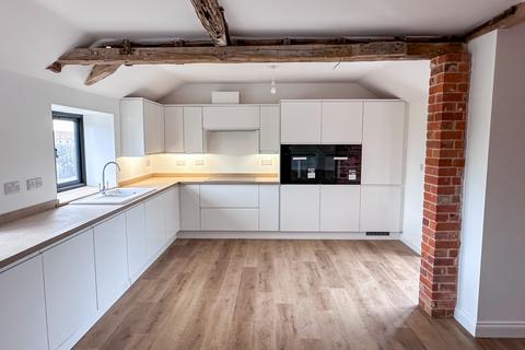 4 bedroom barn conversion to rent, Rackham's Corner, NR32