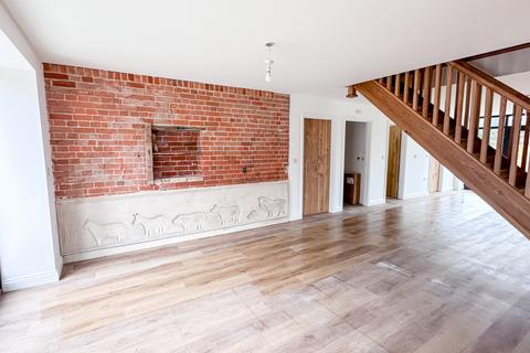 4 bedroom barn conversion to rent, Rackham's Corner, NR32