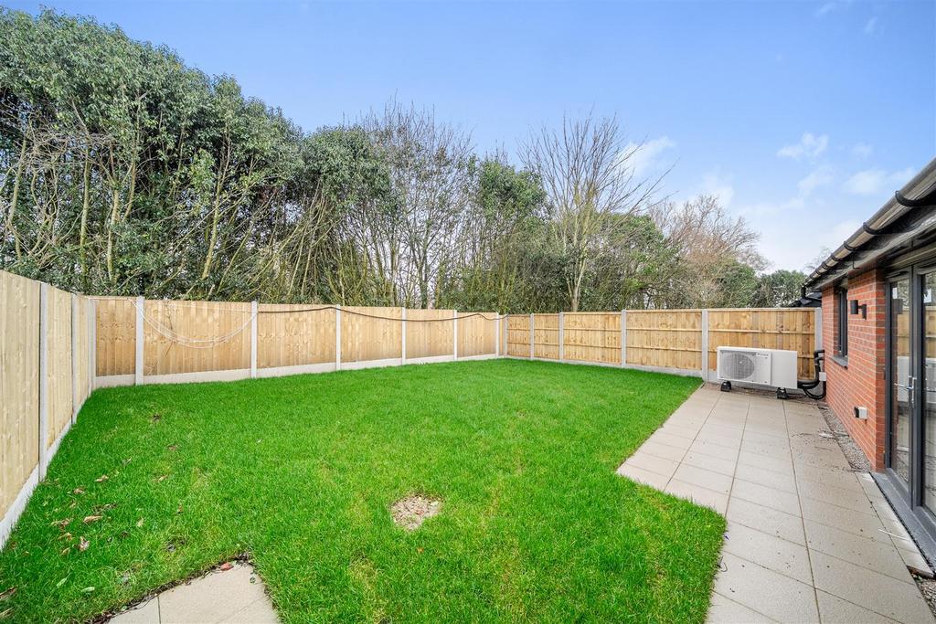 Plot 8 garden.JPG