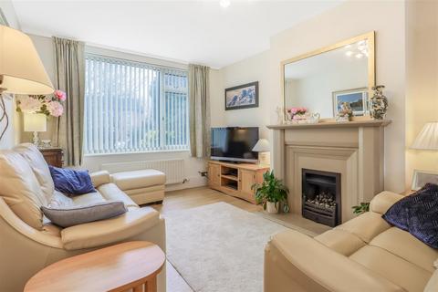 18 Elmdene Road, Kenilworth, CV8 2BX