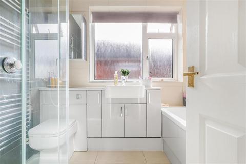 18 Elmdene Road, Kenilworth, CV8 2BX