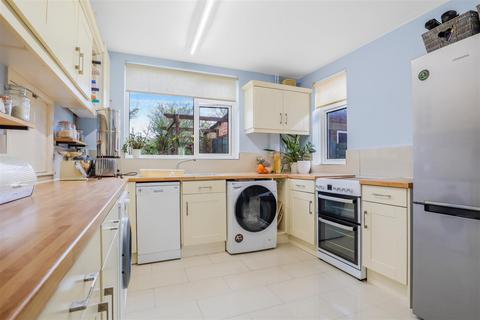 18 Elmdene Road, Kenilworth, CV8 2BX