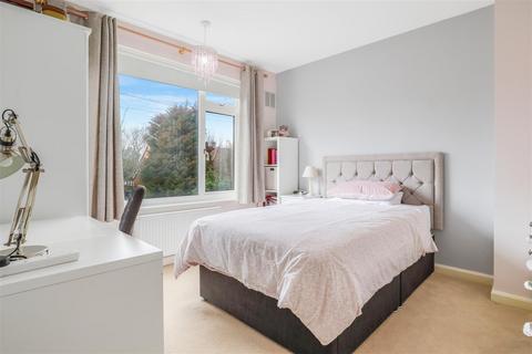 18 Elmdene Road, Kenilworth, CV8 2BX