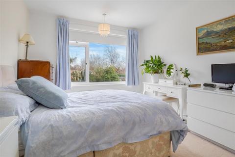 18 Elmdene Road, Kenilworth, CV8 2BX