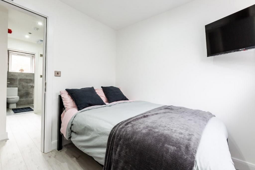 A bright and inviting double bedroom featuring ...