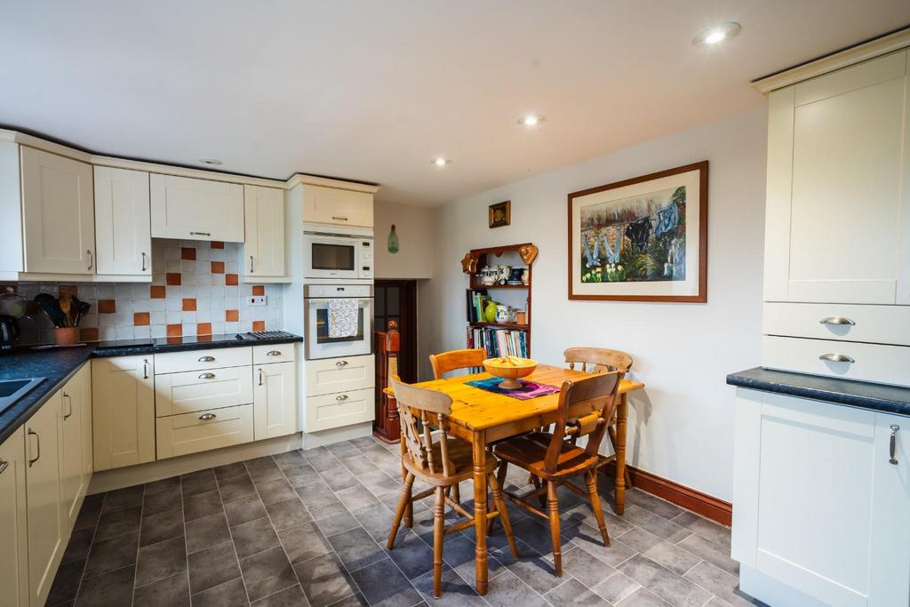 3 - kitchen breakfast room.jpg