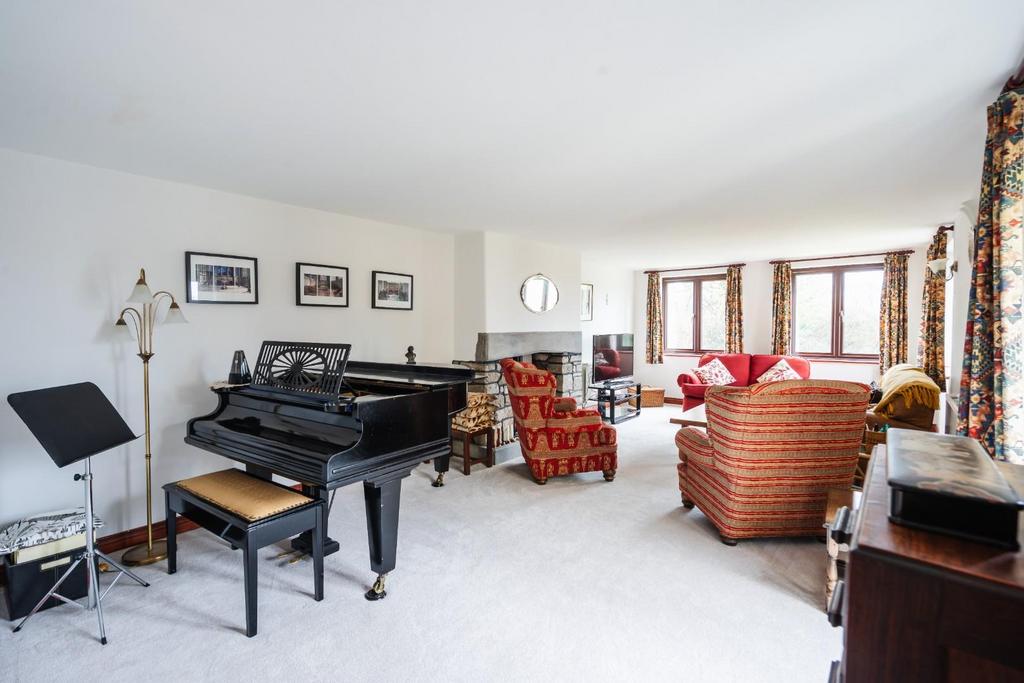 4 - sitting room.jpg