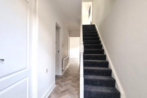 3 bedroom flat to rent, Roman Road, London