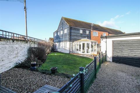 4 bedroom end of terrace house for sale, Turners Close, Ongar