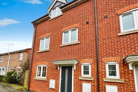 4 bedroom end of terrace house for sale, Deyley Way, Ashford