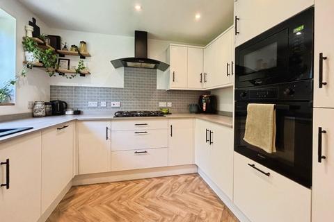 3 bedroom end of terrace house for sale, Deyley Way, Ashford
