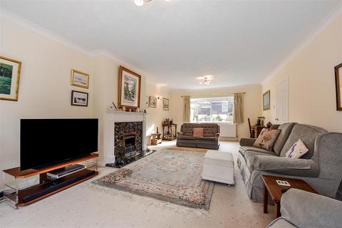 4 bedroom detached house for sale, The Pines, Andover