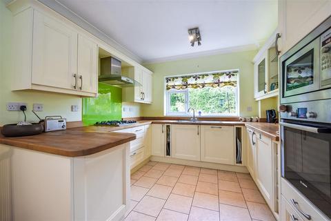 4 bedroom detached house for sale, The Pines, Andover