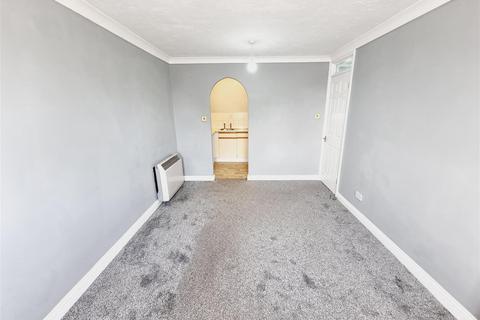 1 bedroom flat to rent, Denbeigh House, Northants NN10