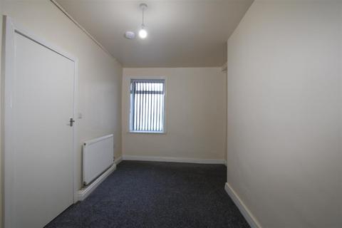 2 bedroom terraced house to rent, Damems Road, Keighley