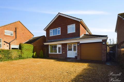 3 bedroom detached house for sale, Moreton Road, Buckingham