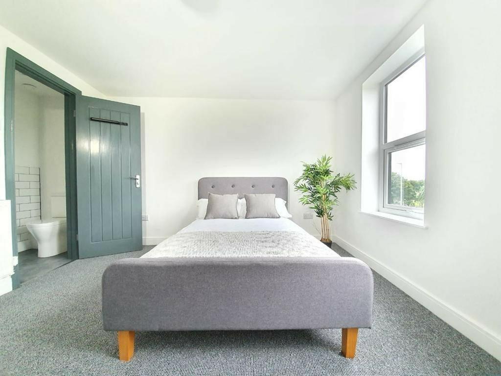 A spacious and bright large double bedroom, per...
