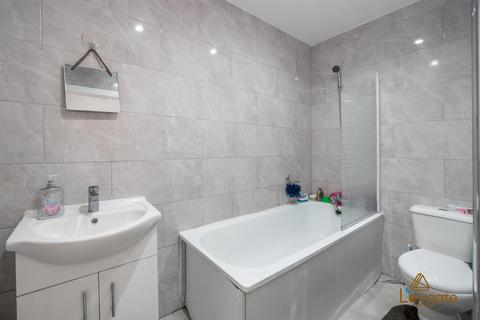 2 bedroom flat to rent, Thornhill Gardens, Barking IG11