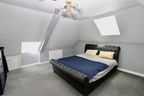 1 bedroom flat for sale, London Road, Leigh-On-Sea