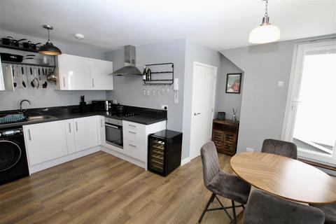 1 bedroom flat for sale, London Road, Leigh-On-Sea