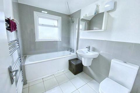 1 bedroom in a house share to rent, Westbourne Road,  Croydon, CR0