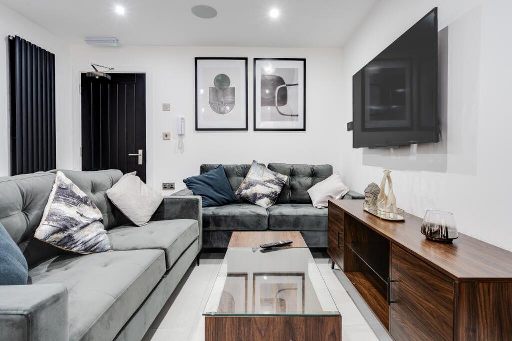 This stylish living room features contemporary ...