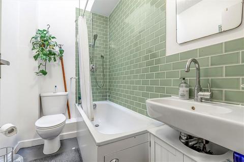 71d The Cut, London, SE1 8LL