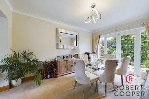 4 bedroom semi-detached house for sale, Abbotsbury Gardens, Eastcote, HA5