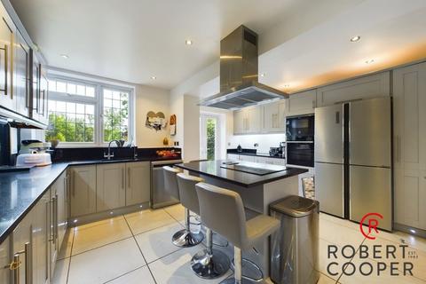 94 Abbotsbury Gardens, Pinner, HA5 1SU