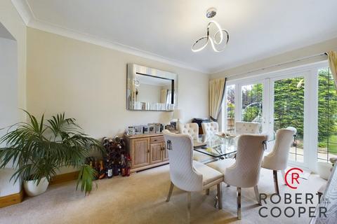 94 Abbotsbury Gardens, Pinner, HA5 1SU