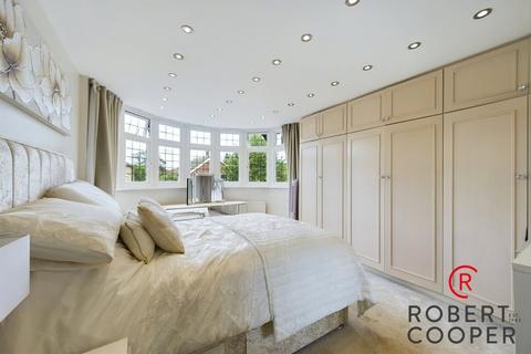 94 Abbotsbury Gardens, Pinner, HA5 1SU