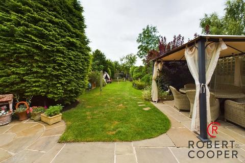 94 Abbotsbury Gardens, Pinner, HA5 1SU