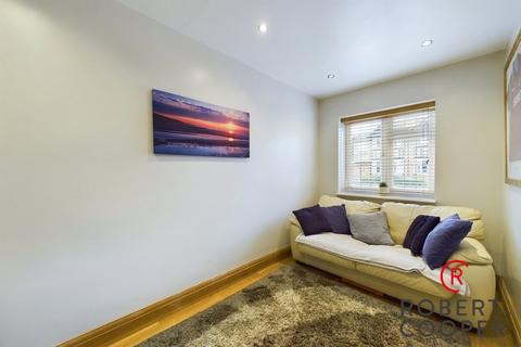 94 Abbotsbury Gardens, Pinner, HA5 1SU