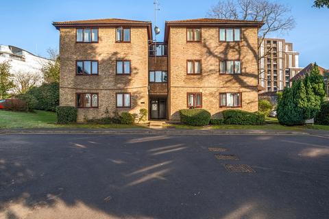 2 bedroom flat for sale, Calluna Court, Woking, GU22