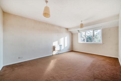 2 bedroom flat for sale, Calluna Court, Woking, GU22